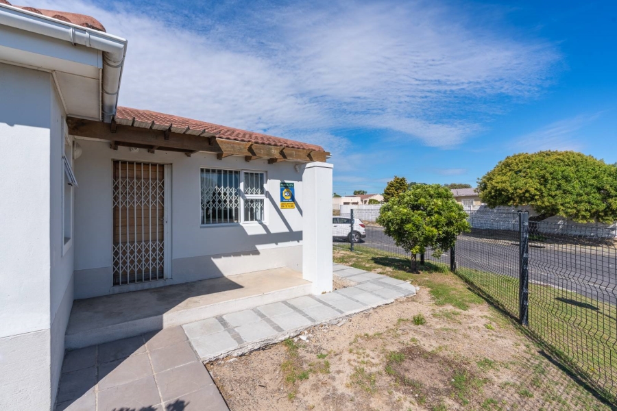 3 Bedroom Property for Sale in Rugby Western Cape